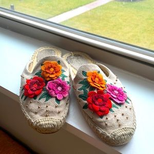 Soludos 3D embroidered floral slides